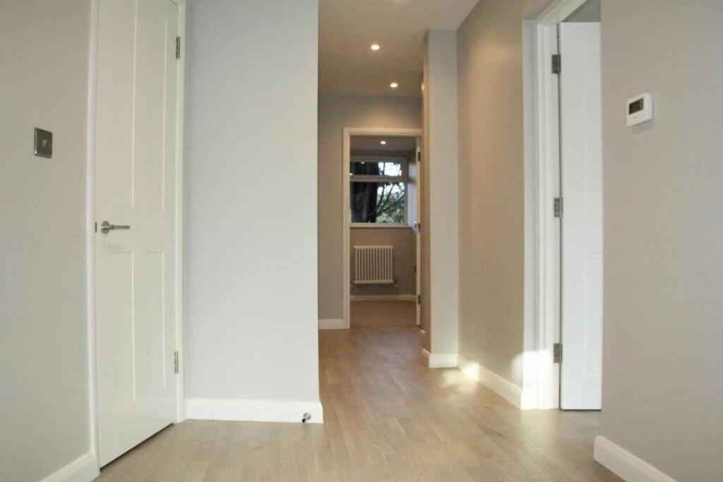 엡솜 Marvellous New Build 2 Bed Flat - 1 Ophelia Court 아파트 외부 사진