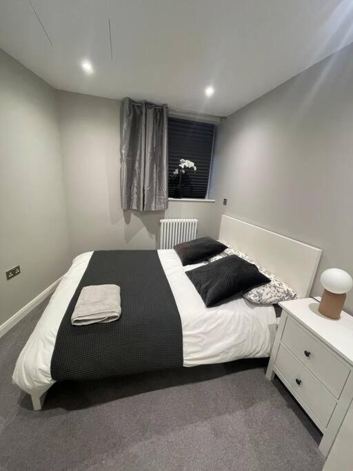 엡솜 Marvellous New Build 2 Bed Flat - 1 Ophelia Court 아파트 외부 사진